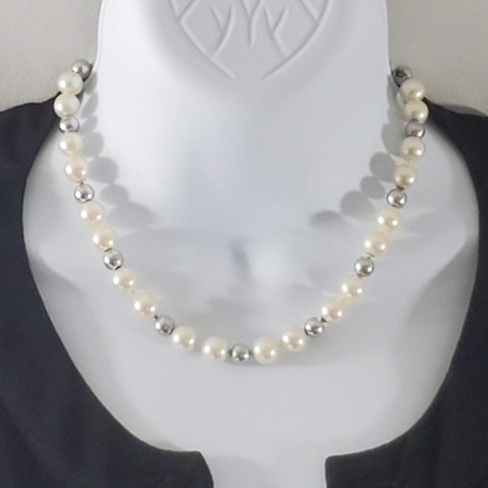Vintage 8.5" Short Strand Off White Faux Pearls